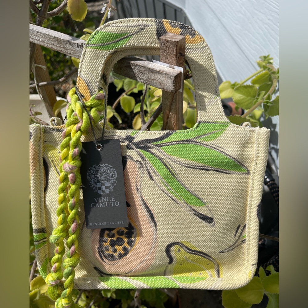 VINCE CAMUTO Printed Small Canvas Tote-Oriel In La Frutta - Picture 15 of 15